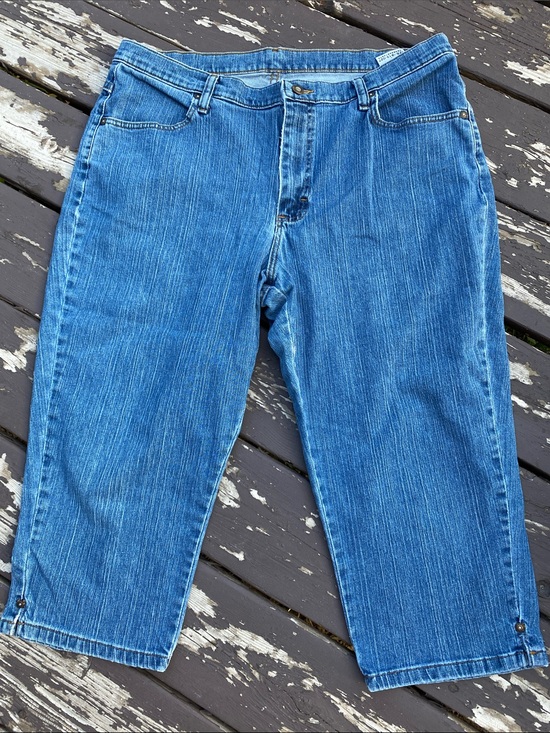 Lee Riders Pants - Women's Blue Denim Capris - Classic Casual Fit size 18 M